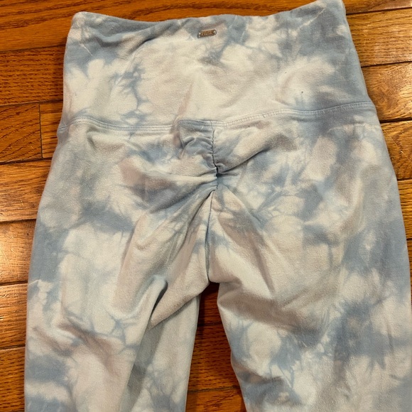 Yoga leggings by VS Pink - Picture 3 of 6